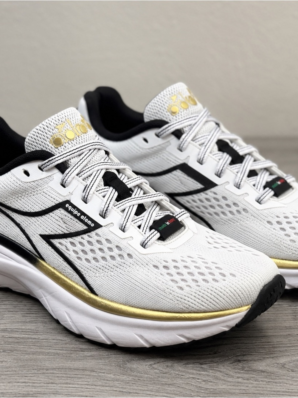 Diadora Equipe Atomo Men’s Size 8 White & Gold Running Sneakers